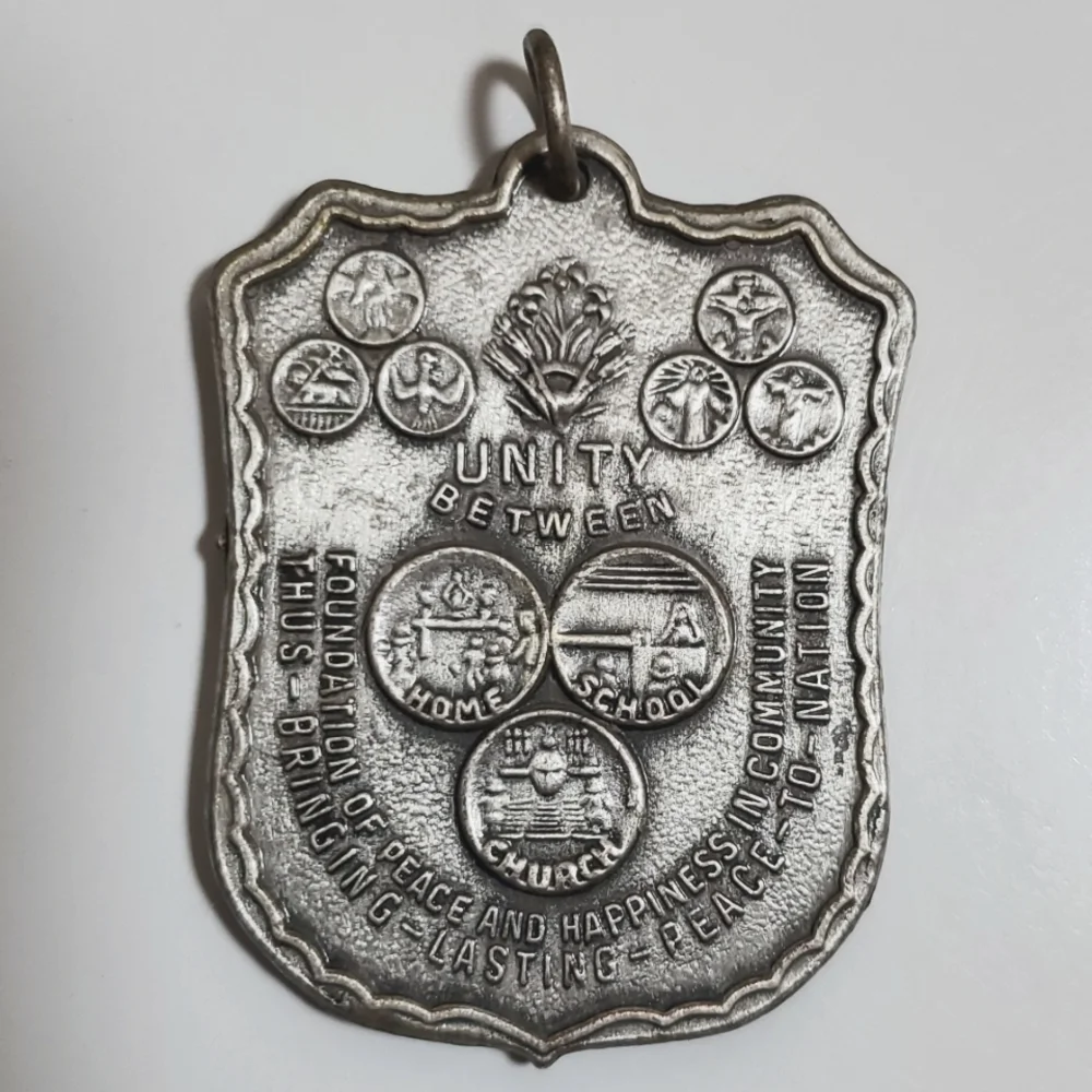 Large Vintage Solid Heavy Badge Shape Madonna & Child Medal Unity and Peace - Picture 3 of 6